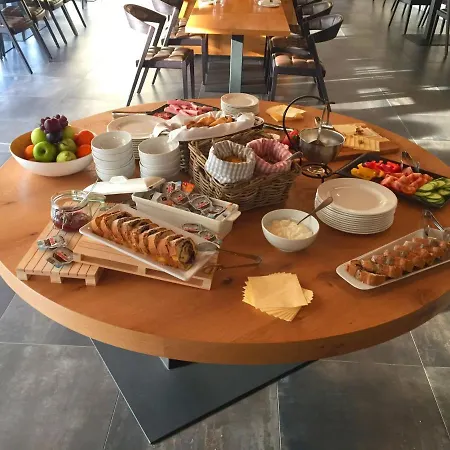مطعم وفندق بانسكا زاهرادا 4*