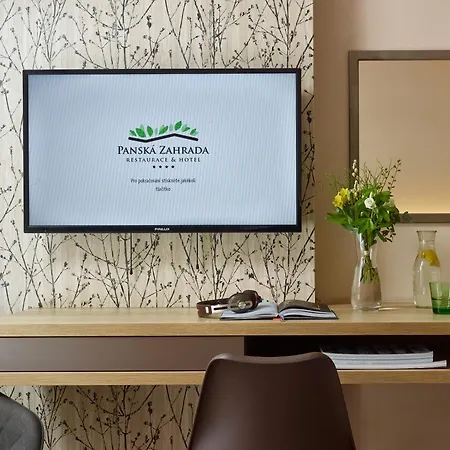 Panska Zahrada 4* Dobrichovice
