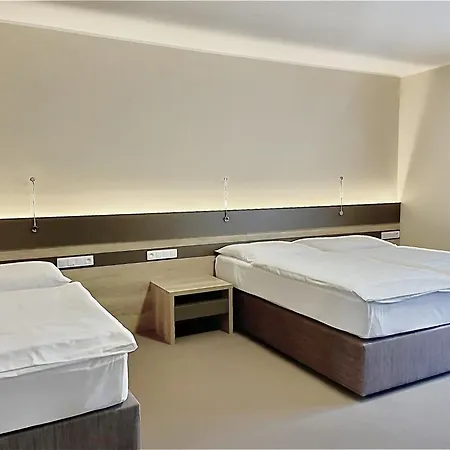 مطعم وفندق بانسكا زاهرادا 4* Dobřichovice