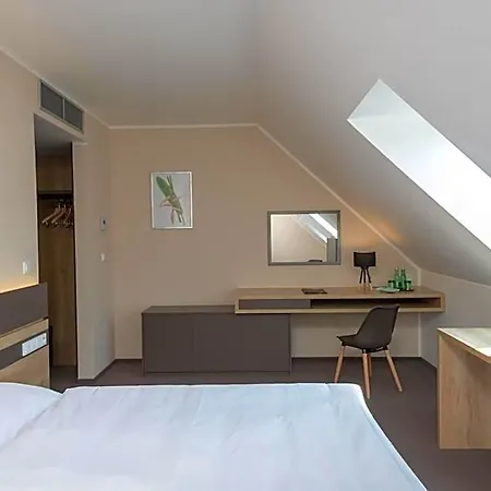 Panska Zahrada Hotel Dobrichovice